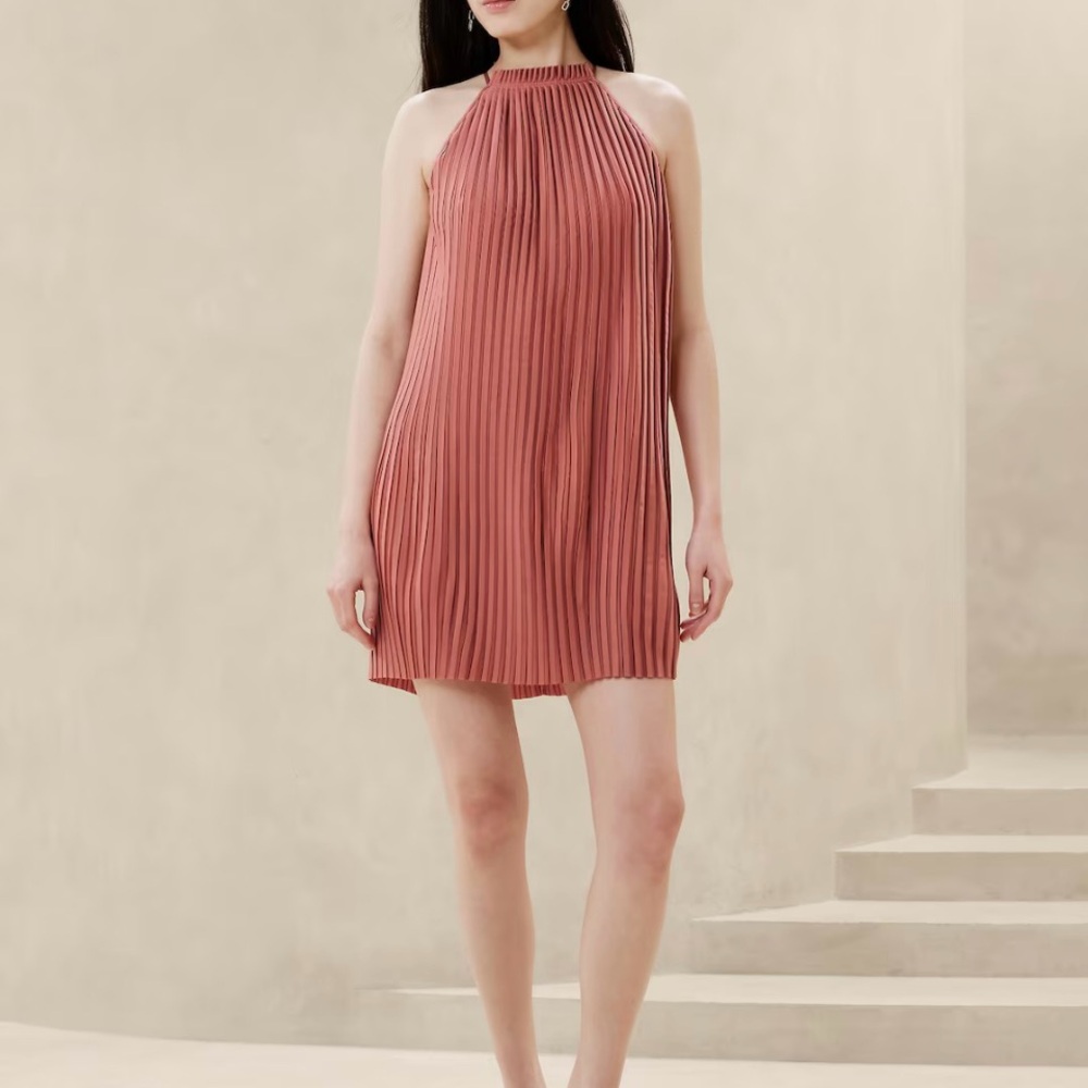 Elegant Pleated Halter Dress in Pink